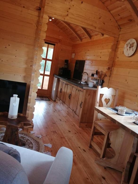Le Studio Du Pressoir Gisay Exterior foto