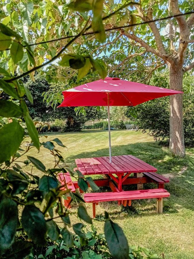 Le Studio Du Pressoir Gisay Exterior foto